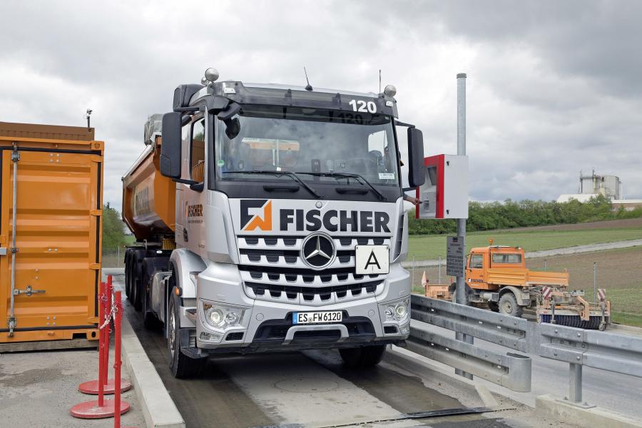  Mercedes-Benz Arocs 1848 LS HAD 2015 года  (фото 18 из 21)